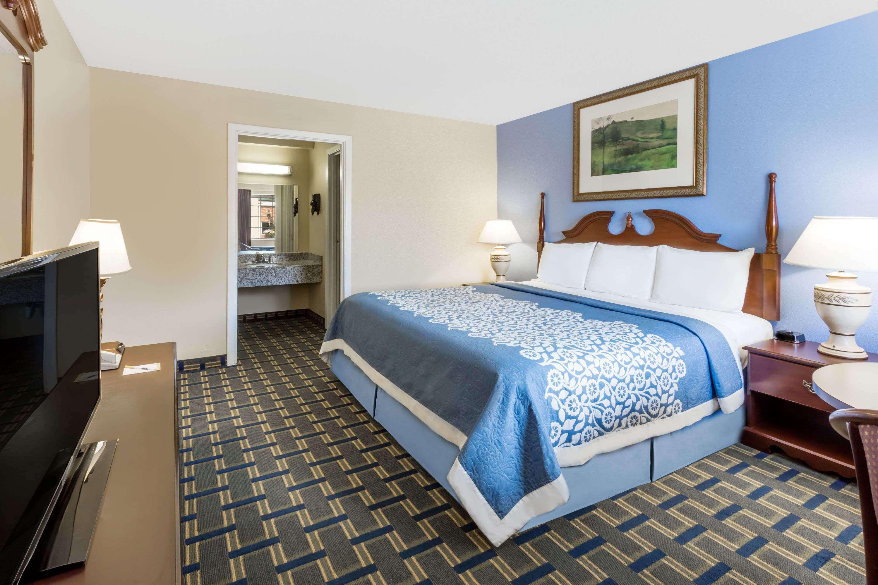 Days Inn By Wyndham Plymouth Zewnętrze zdjęcie