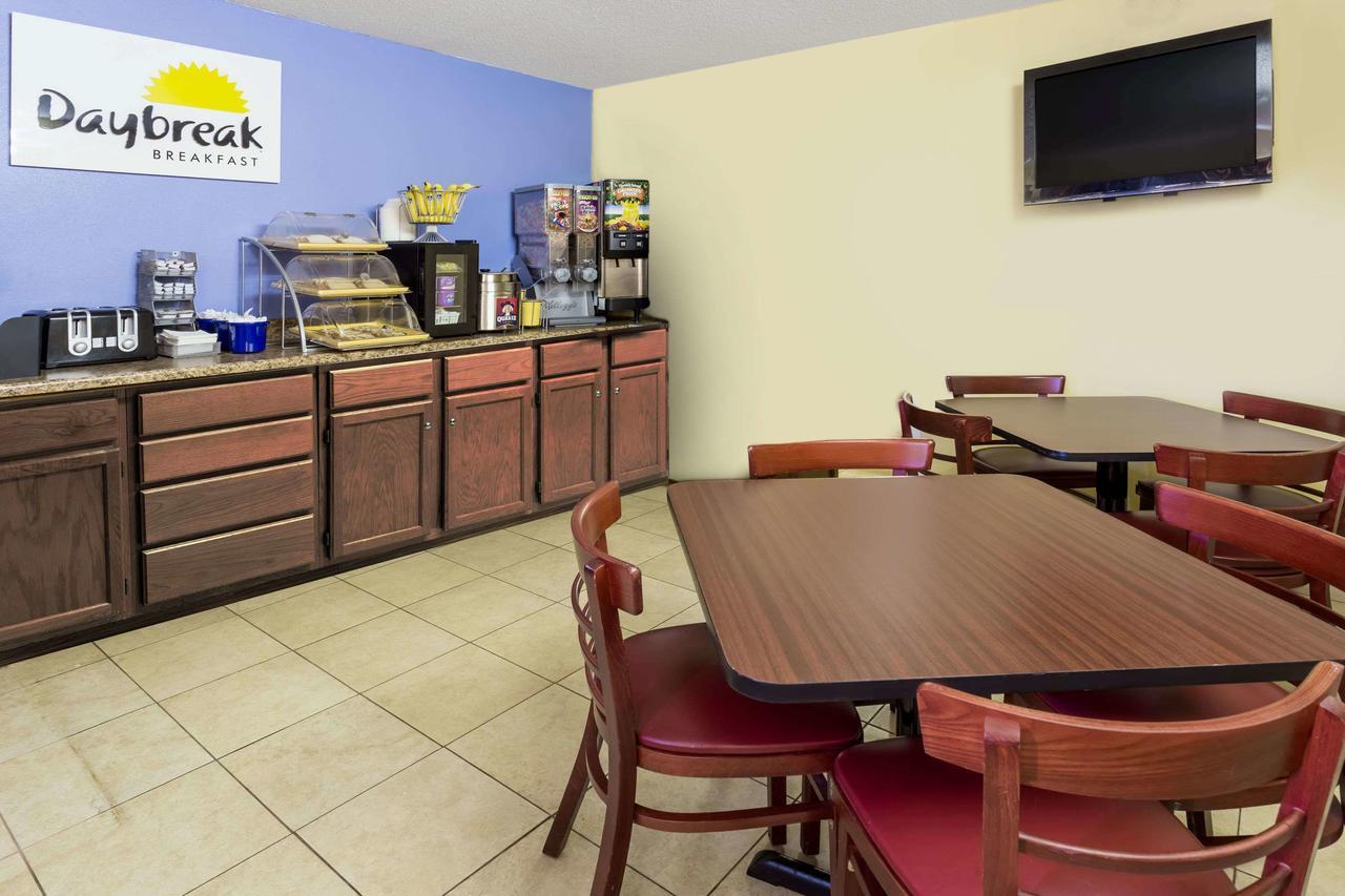 Days Inn By Wyndham Plymouth Zewnętrze zdjęcie