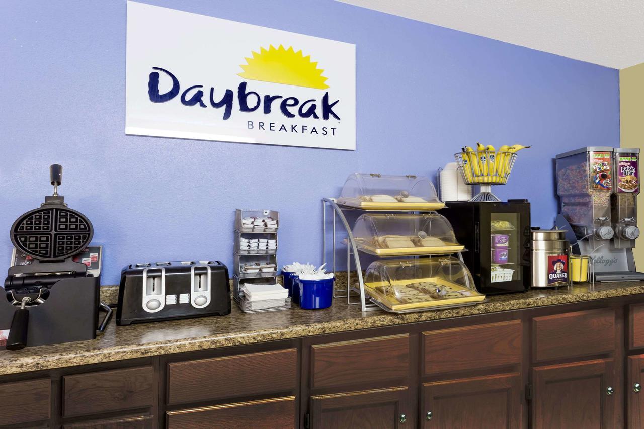 Days Inn By Wyndham Plymouth Zewnętrze zdjęcie
